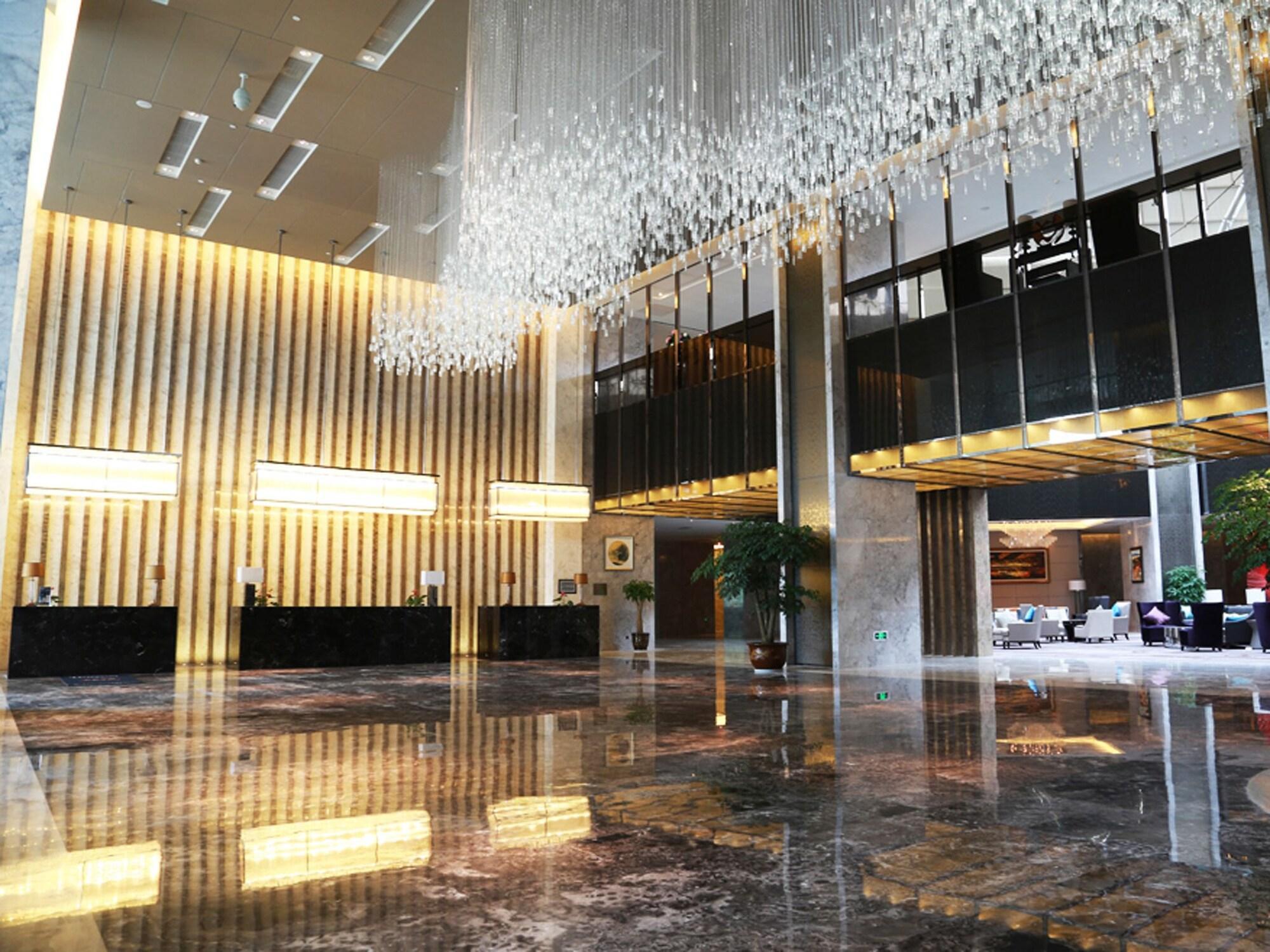فندق ليوشوفي  فندق رمادا بلازا ليوزو ليودونج المظهر الخارجي الصورة